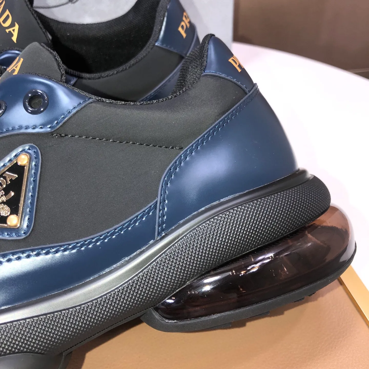 Men's shoes 💰700💰[PRADA] Men's shoes counter hot sale, official website synchronization, 👑Top version ✔️Original cowhide upper + cowhide lining, 1🆚1 replica, original original sole [black/blue/brown 3 colors] 🎯 Material: cowhide surface 🎯 Inner lining: cowhide 🎯 Sole: original molded outsole 🎯 size: Male 38-45 (45 is custom-made and cannot be returned or exchanged)